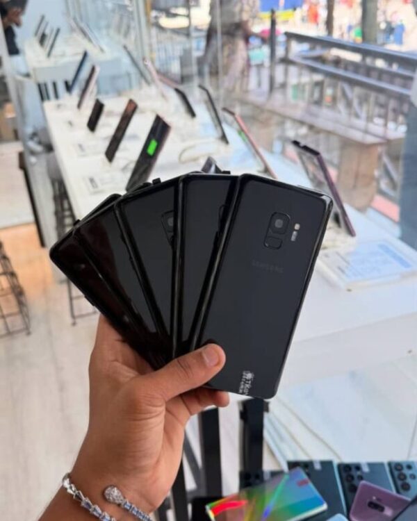 Samsung Galaxy S9-4gb ram - 128GB (Factory Unlocked)